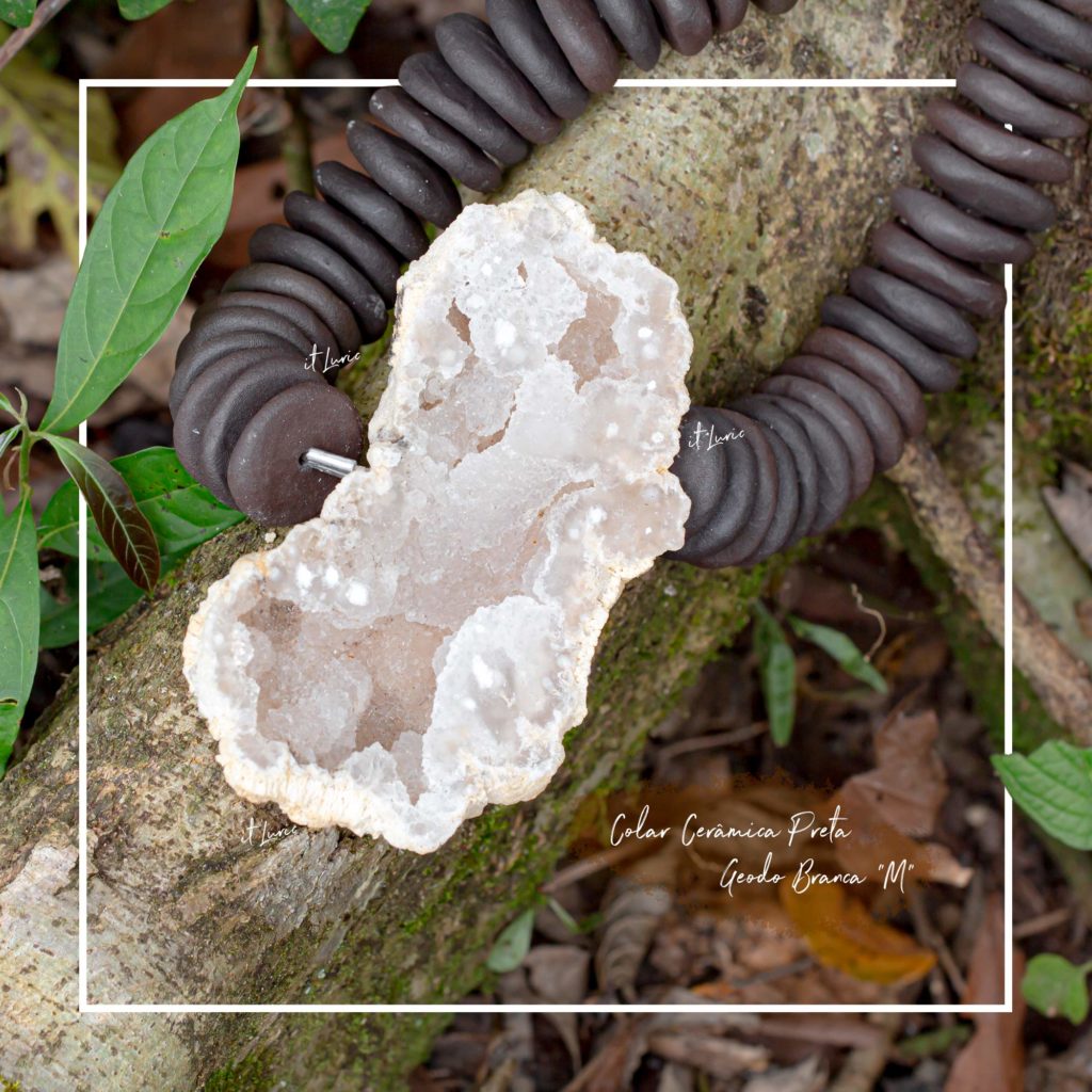 COLAR CERÂMICA PRETA GEODO BRANCO-M (1)