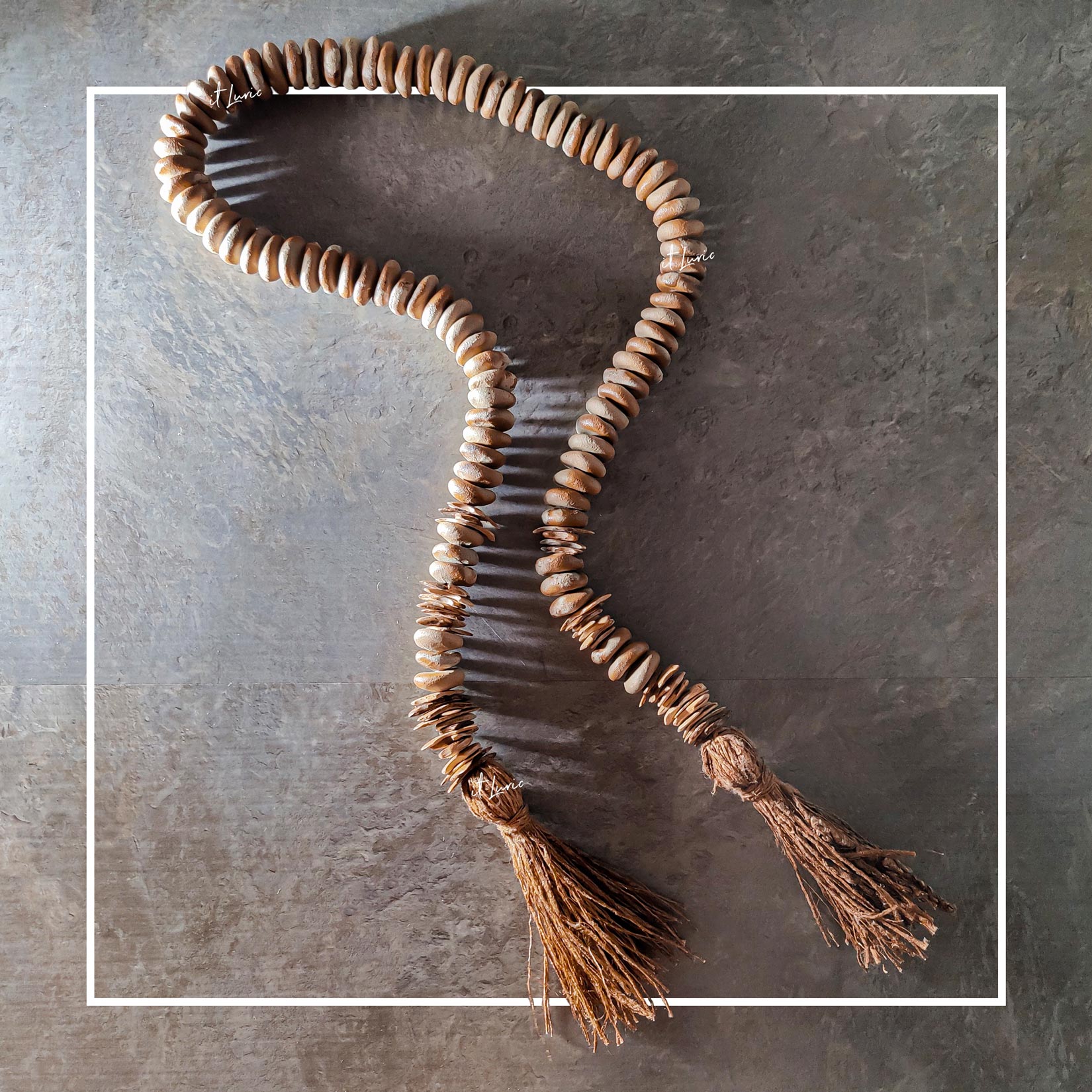 Colar Creme Saggar Tassel Palha de Seda 1 Colar Creme Saggar Tassel Palha de Seda (1)