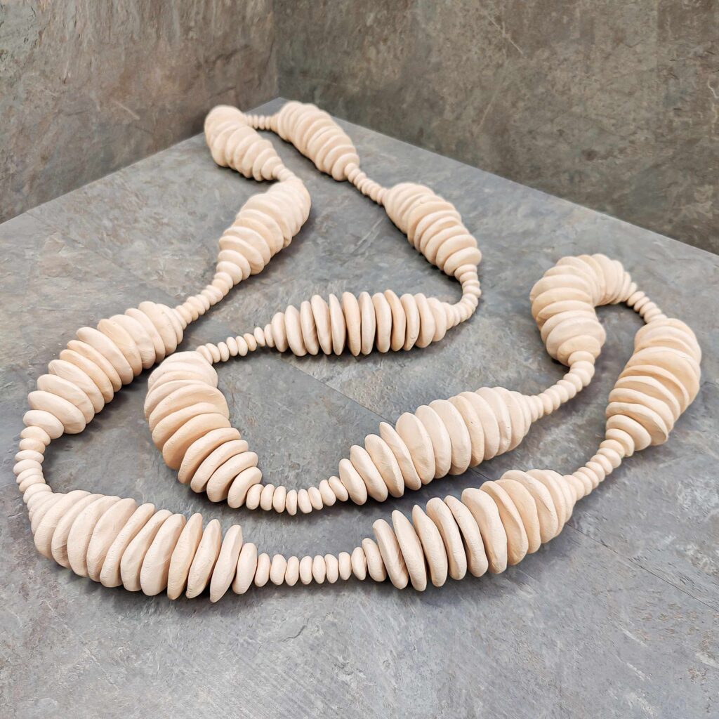Escultura Orgânica em Cerâmica Marfim -GG