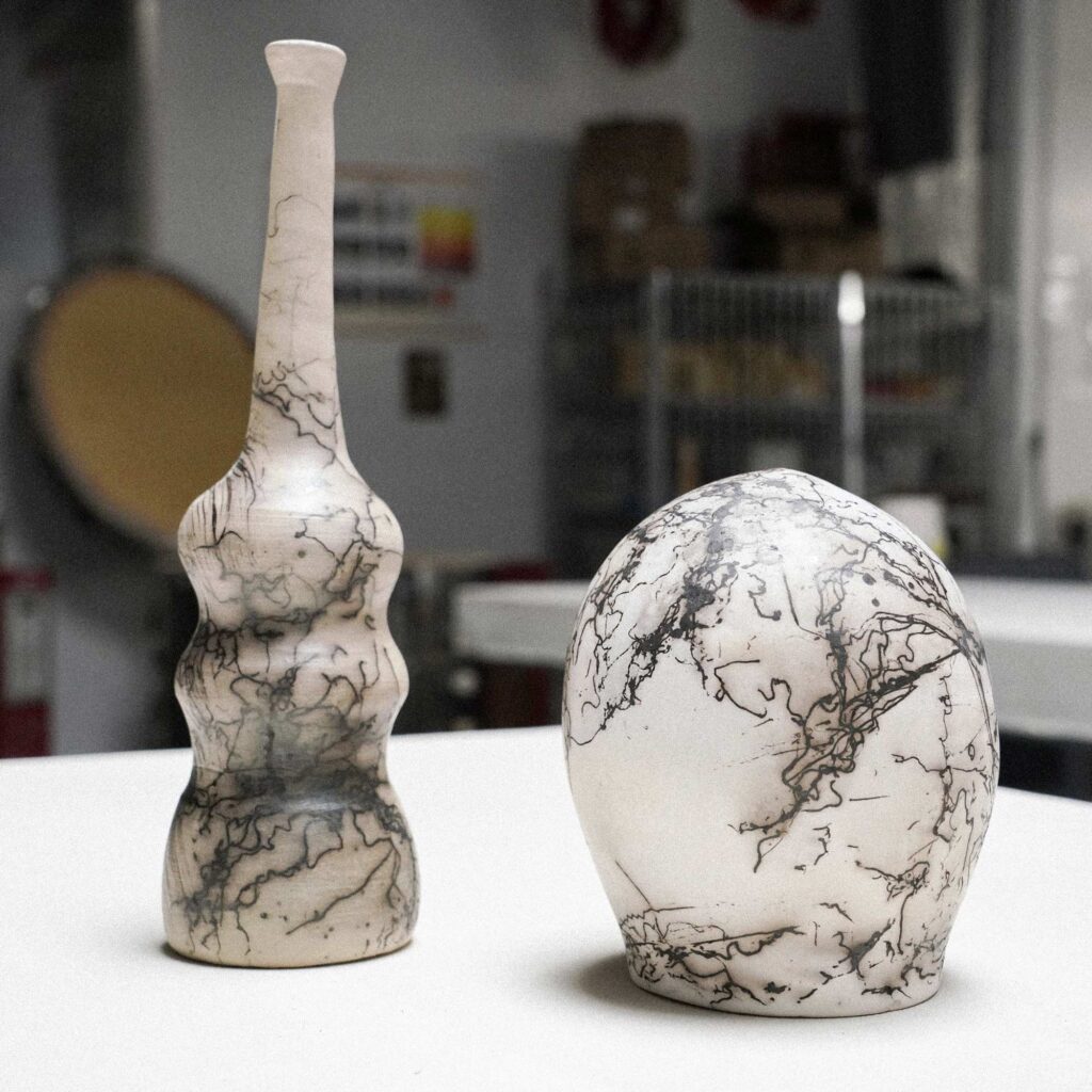 Cerâmica artesanal na decoração 14 Cerâmica Raku Horse Hair