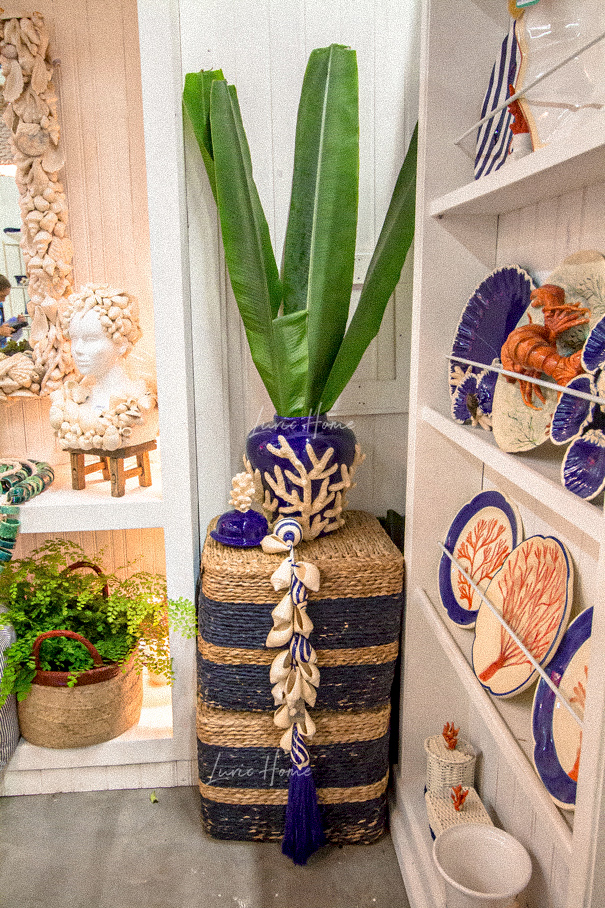 Fibra de Taboa na Decoração 2 Puff-Taboa-com-Listras-Azuis-Zanatta